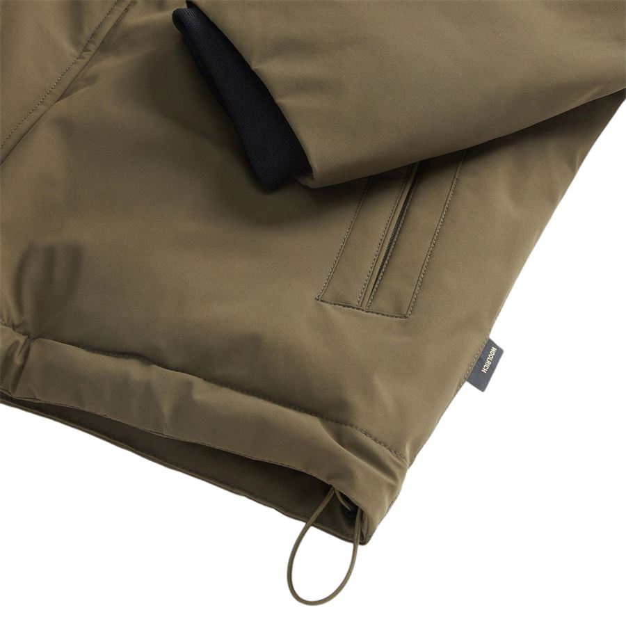 Giacca in nylon elasticizzato imbottita con cappuccio rimovibile Woolrich | CFWOOU0929614